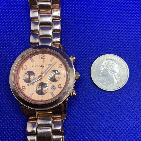 Michael Kors Layton Chronograph in rose gold - Picture 5 of 7